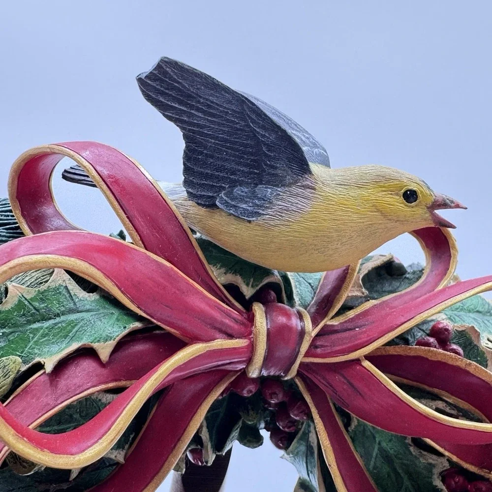 VTG The Danbury Mint The Songbird Winter Wreath with‎ Custom Wood Stand 9.5x8